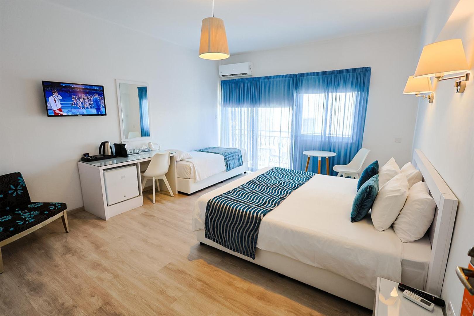 Mikes Kanarium City Hotel Larnaca Buitenkant foto