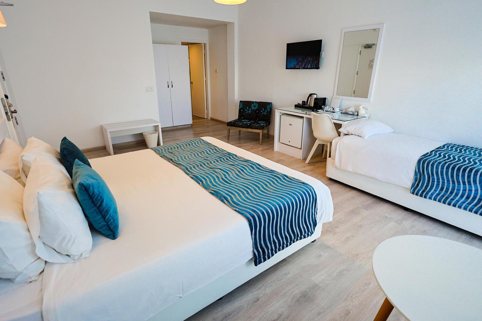 Mikes Kanarium City Hotel Larnaca Buitenkant foto