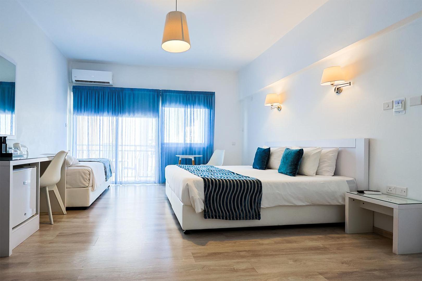 Mikes Kanarium City Hotel Larnaca Buitenkant foto
