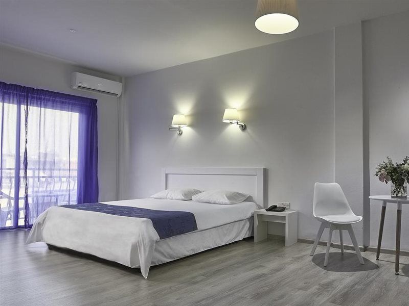 Mikes Kanarium City Hotel Larnaca Buitenkant foto