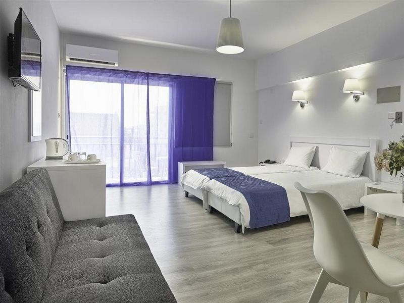 Mikes Kanarium City Hotel Larnaca Buitenkant foto