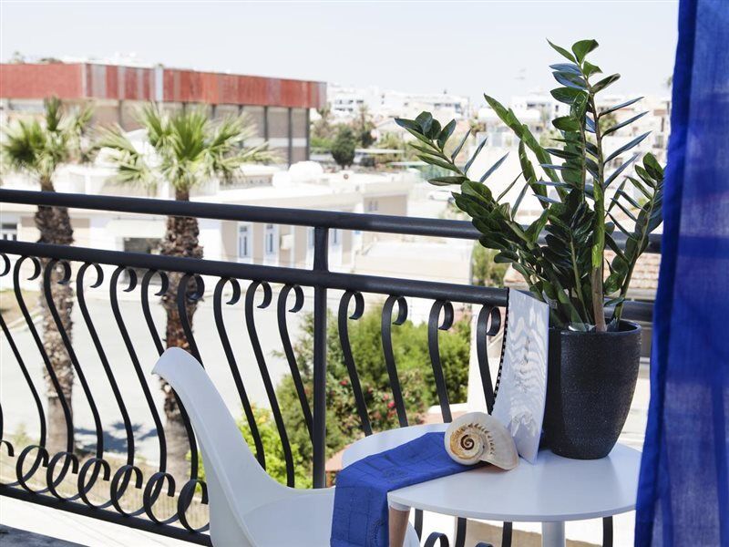 Mikes Kanarium City Hotel Larnaca Buitenkant foto